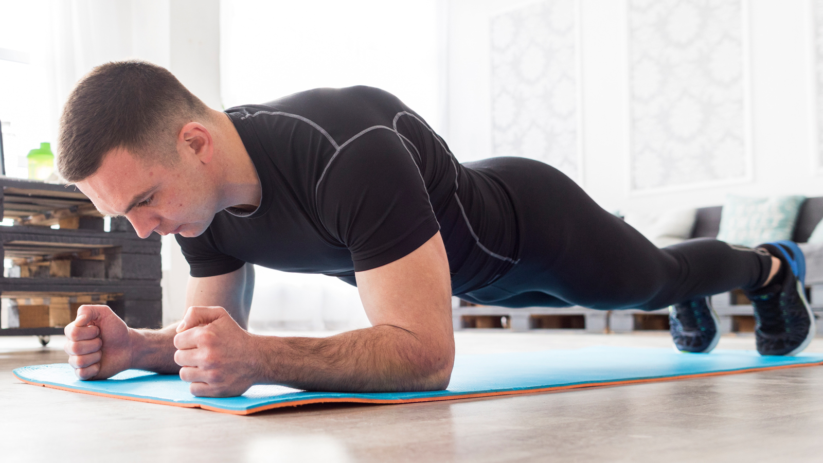 Bài tập plank tác động như thế nào đến các nhóm cơ bên trong cơ thể đặc biệt là cơ bụng? Đây là 3 lý do bạn nên tập plank ngay và luôn.