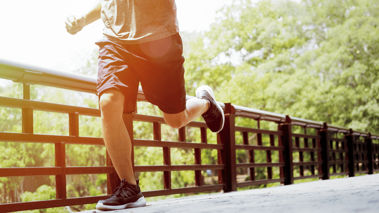 Chạy bộ là một môn thể thao đơn giản, dễ tập luyện với bất kỳ ai và cũng mang lại rất nhiều lợi ích sức khỏe cho người tập. Nhân Ngày Chạy bộ Toàn cầu, GenVita ‘tiết lộ’ 10 lợi ích mà bạn nhận được khi chạy bộ mỗi ngày