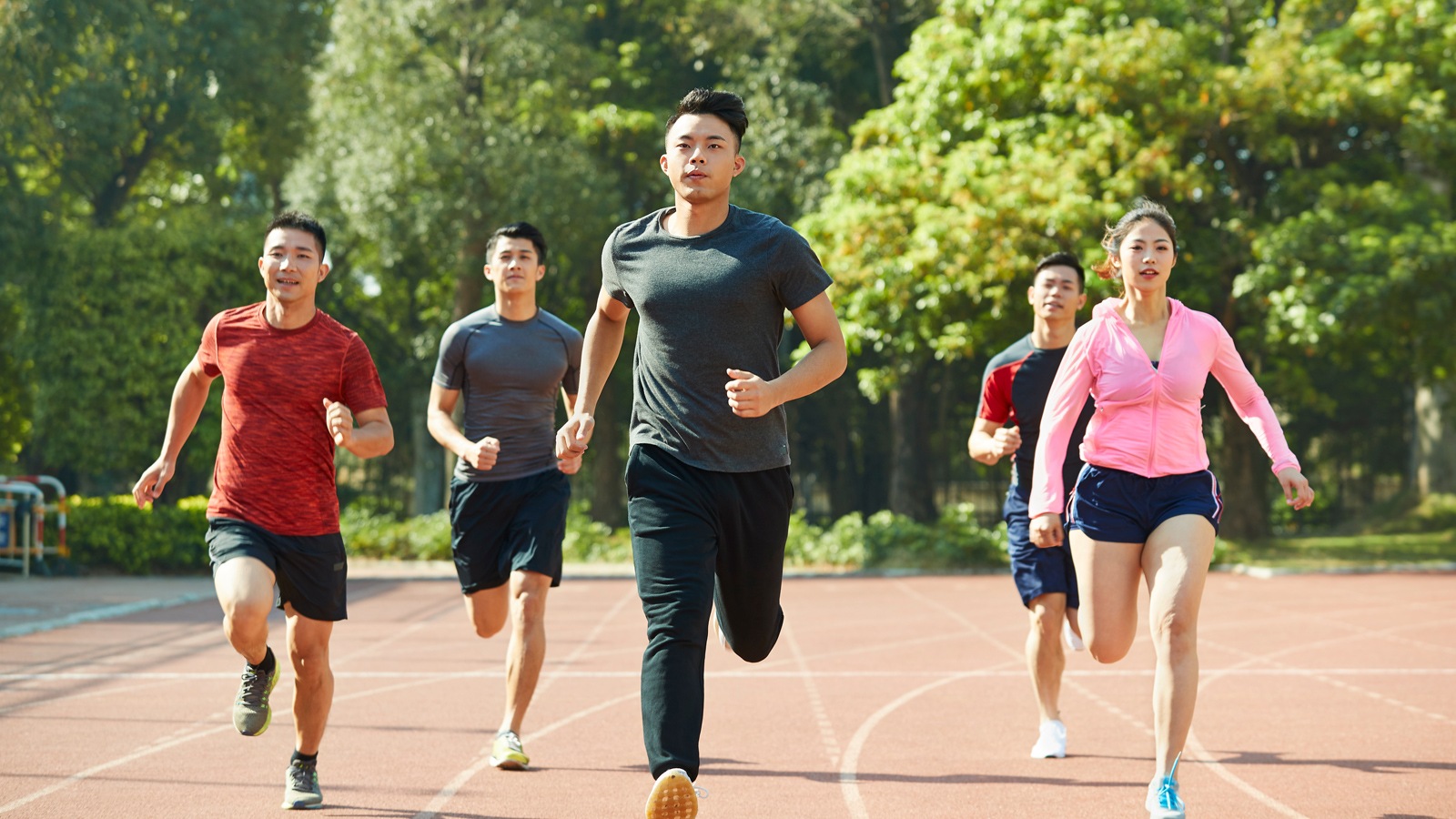 Dinh dưỡng đóng vai trò rất lớn trong việc thành bại của một người chơi thường xuyên luyện tập thể dục, thể thao. Vì thế, chế độ dinh dưỡng cho người chạy bộ cũng rất quan trọng để giúp bạn đạt được kết quả luyện tập mong muốn