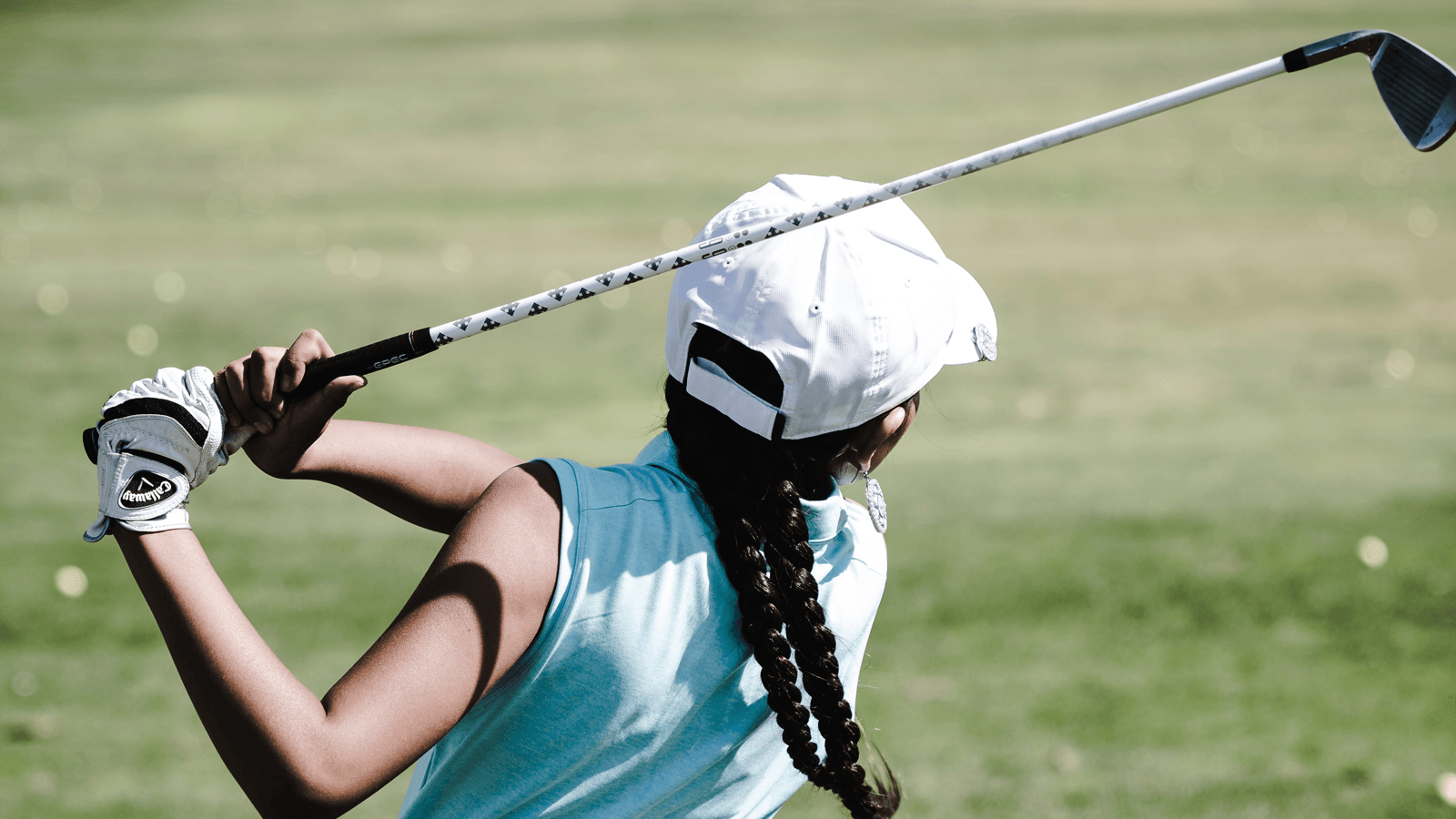 Đánh golf là một môn thể thao “quý tộc” vì không phải ai cũng có khả năng theo đuổi nó. Tuy môn này khá thong thả nhưng đòi hỏi người chơi phải có thể lực tốt và cũng mang lại nhiều lợi ích sức khỏe.