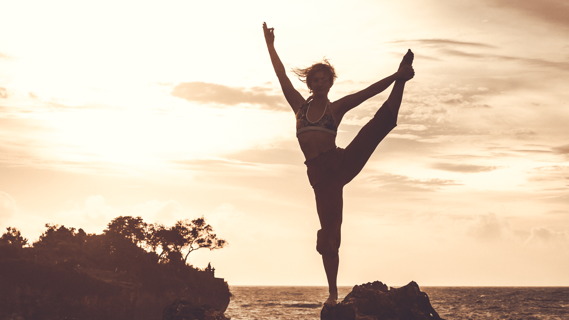 Muốn học cách xoạc chân “chuẩn” trong yoga, tập 9 động tác này trước đã