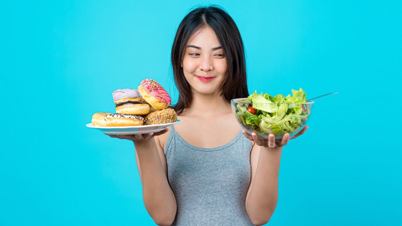 Không phải tập luyện mà chế độ ăn uống mới là yếu tố quyết định bạn giảm cân có thành công hay không. Tính chính xác việc tiêu hao bao nhiêu calo để giảm 1kg sẽ giúp giải bài toán mỡ thừa đụng đâu cũng thấy.