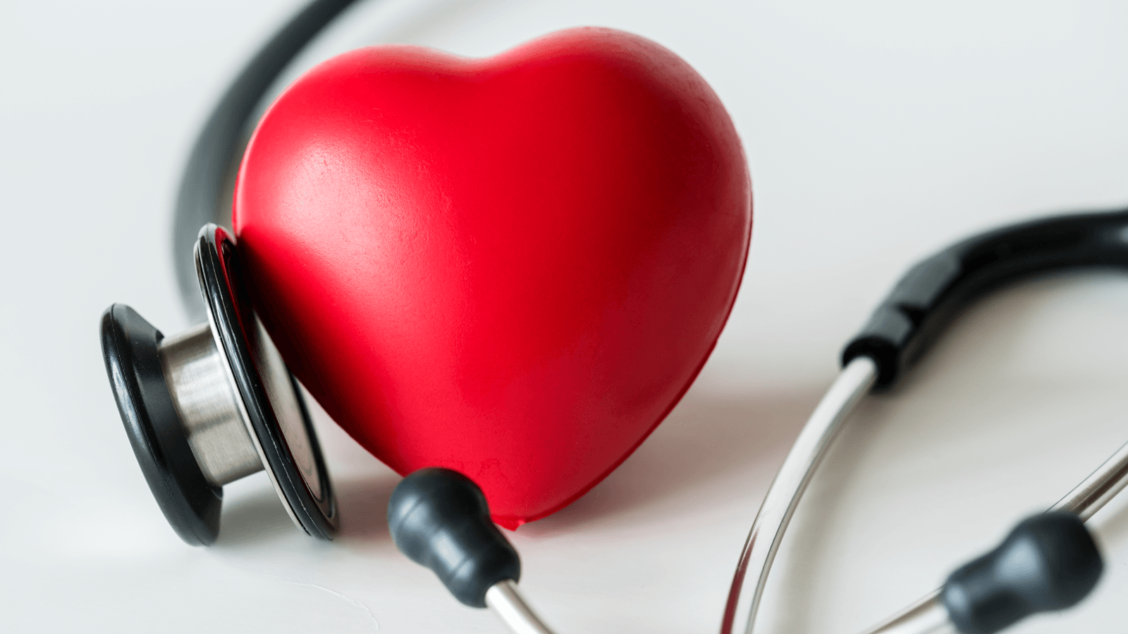 Hở van tim thường được ví là “sát thủ” khó lường bởi bệnh không chỉ do bẩm sinh mà còn có thể mắc phải sau khi bị thấp khớp, thoái hóa... Nhưng dù nguy hiểm đến đâu, sự chủ động tìm hiểu và thăm khám sớm cũng sẽ giúp sức khỏe của bạn tốt lên.