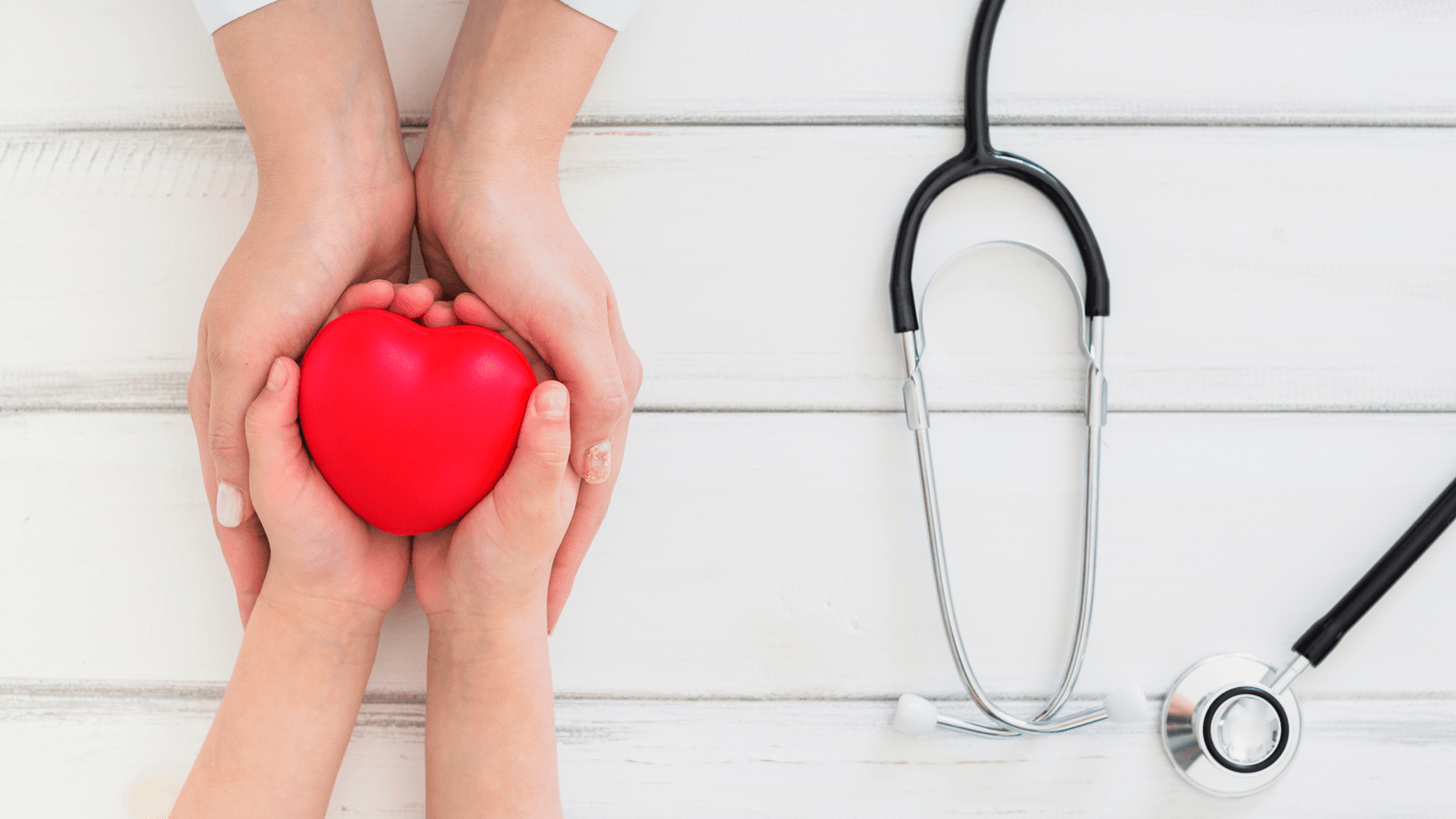 Ở nước ta, số người mắc bệnh tim mạch và đột quỵ hàng năm ngày càng tăng. Tuy nhiên, việc phát hiện, phòng ngừa và giảm tối đa những biến chứng nguy hiểm là điều hoàn toàn có thể chỉ bằng cách khám tim mạch định kỳ hàng năm.