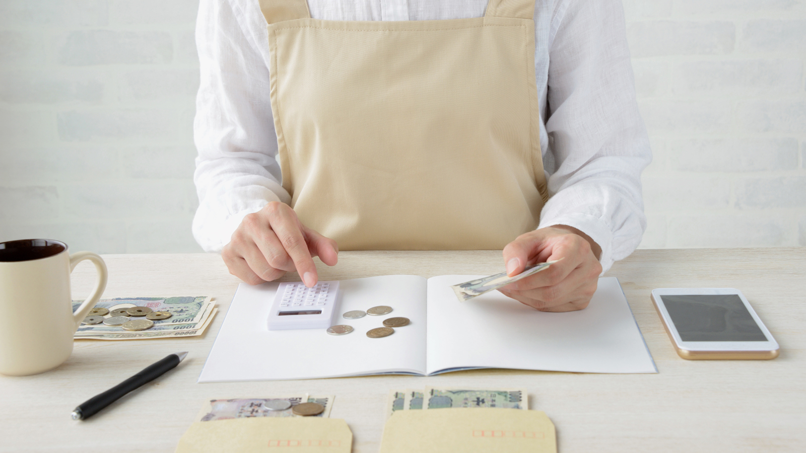  Kakeibo là một nghệ thuật quản lý tài được người Nhật sử dụng thường xuyên như một cách tiết kiệm tiền hiệu quả nhất. Các cuốn sách xuất bản chia sẻ về phương pháp quản lý tiền bạc này luôn được bán rất chạy ở nhiều nước trên thế giới. 