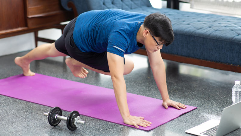 Những bài tập thể dục tại nhà vừa sức sẽ giúp bạn không cảm thấy quá áp lực trong lúc tập luyện