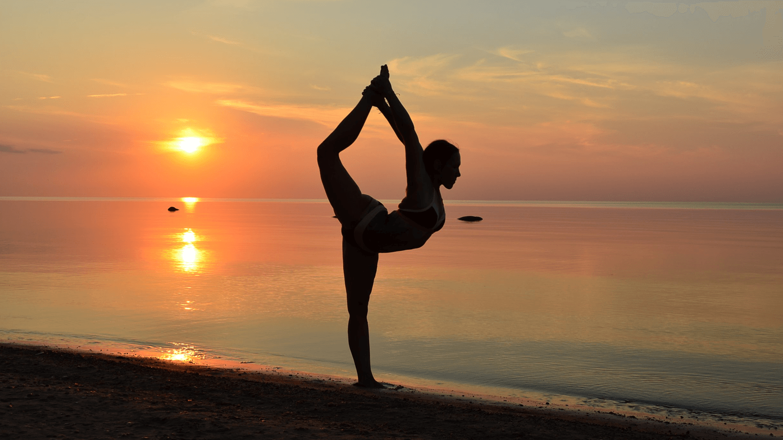 Thiền yoga là thiền trong yoga hay yoga của thiền định? Theo cách lý giải của các chuyên gia thì yoga thiền là tên gọi của một phương pháp tập luyện giúp nuôi dưỡng hạnh phúc trong tâm hồn. 